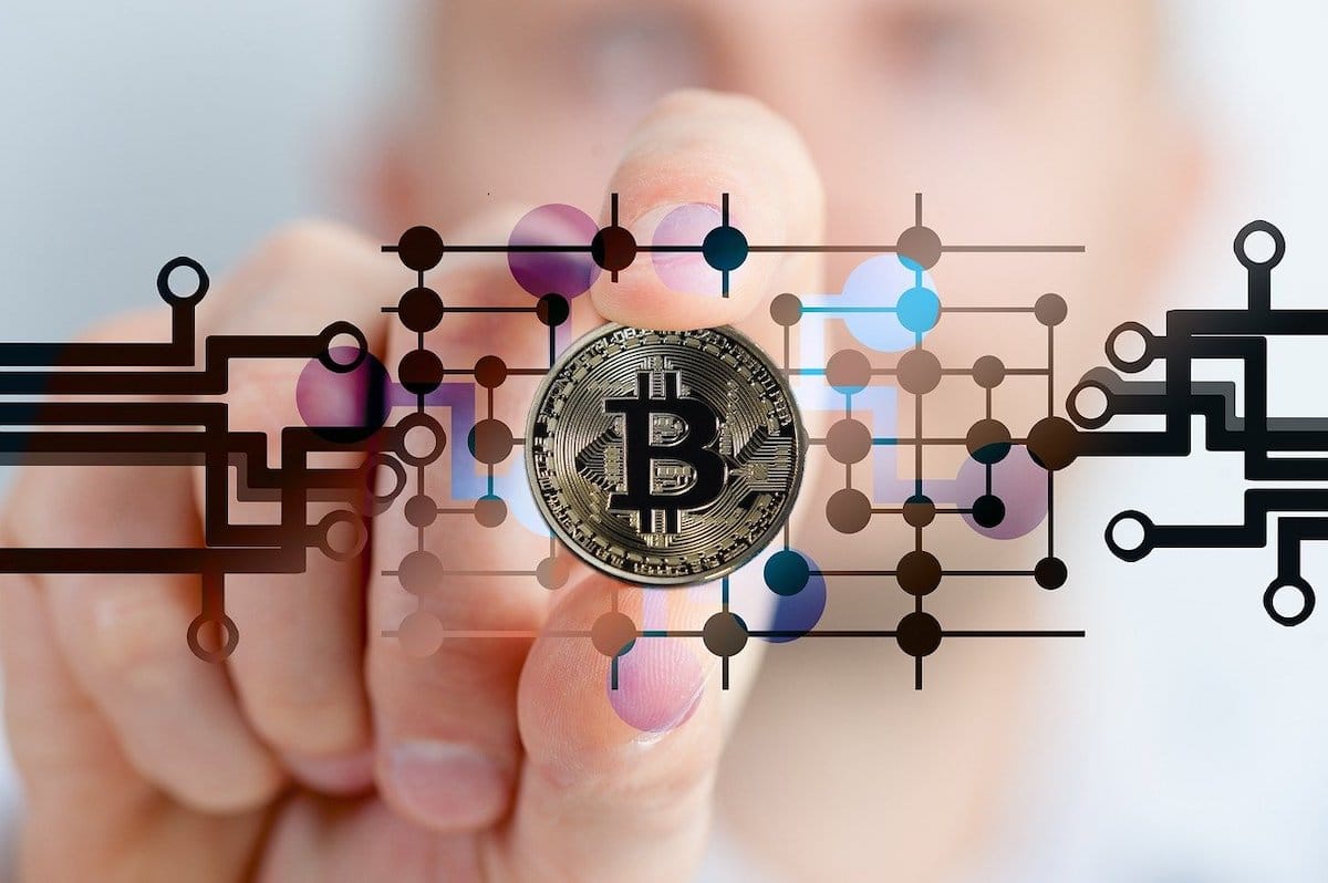 Bitcoin (₿) je decentralizovaná digitální měna bez centrální banky